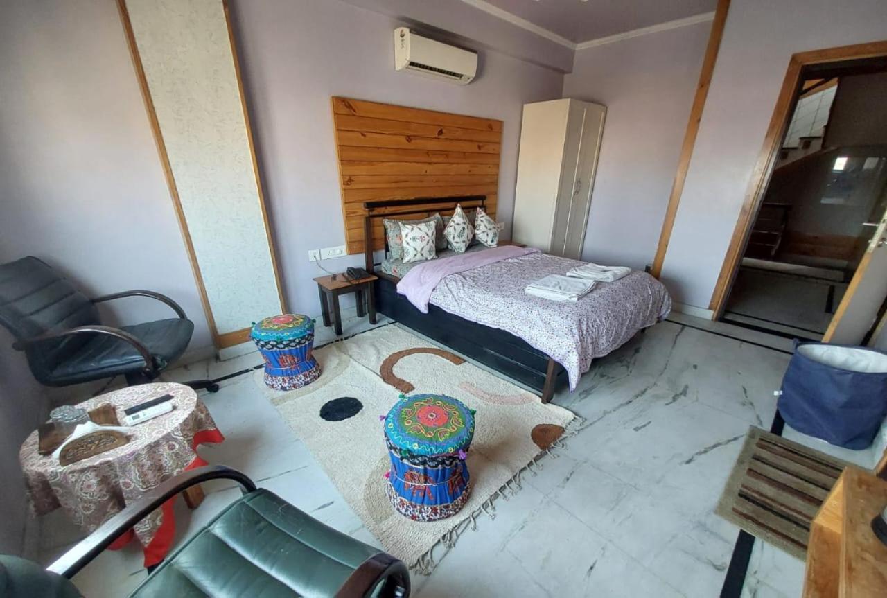 Jaipur The Lodge B&B Bagian luar foto