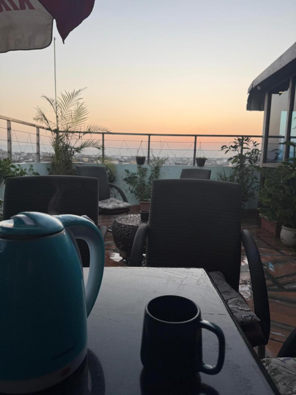 Jaipur The Lodge B&B Bagian luar foto